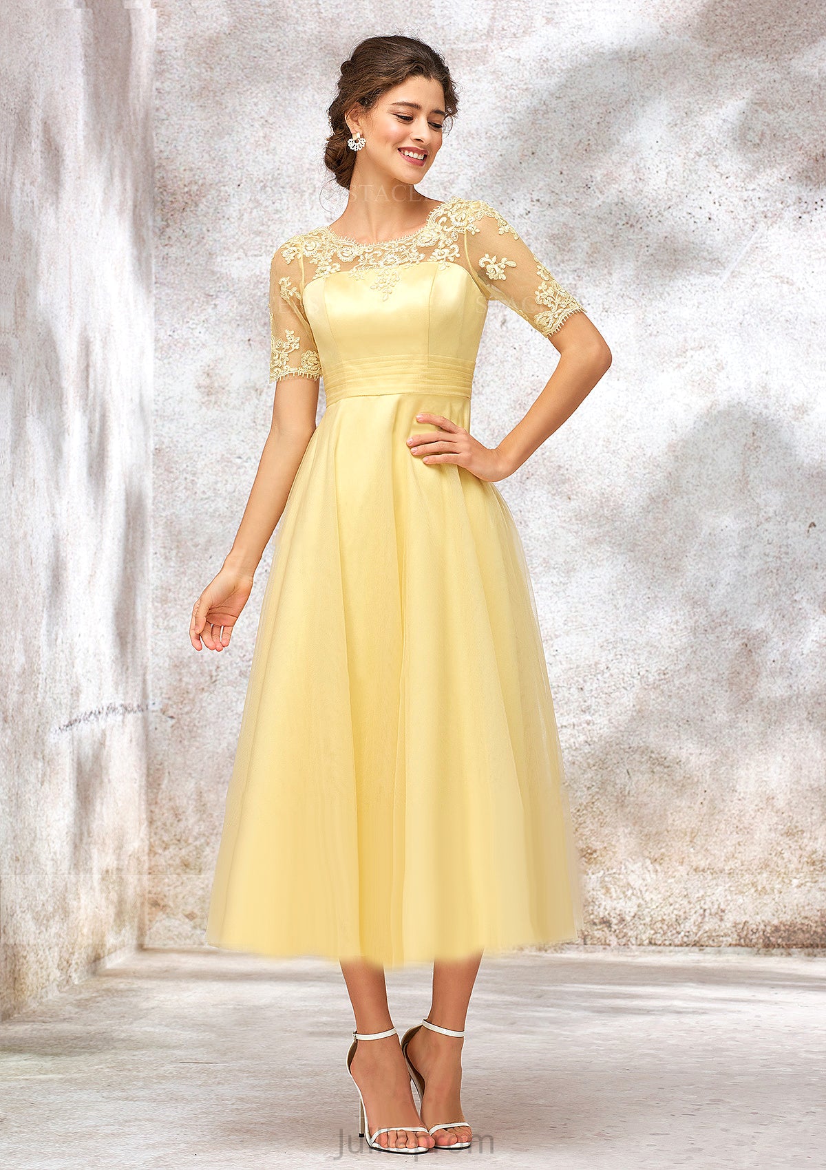 Short Sleeve A-line/Princess Tulle Bateau Bridesmaid Dresses With Lace Appliqued Lois DQP0025351