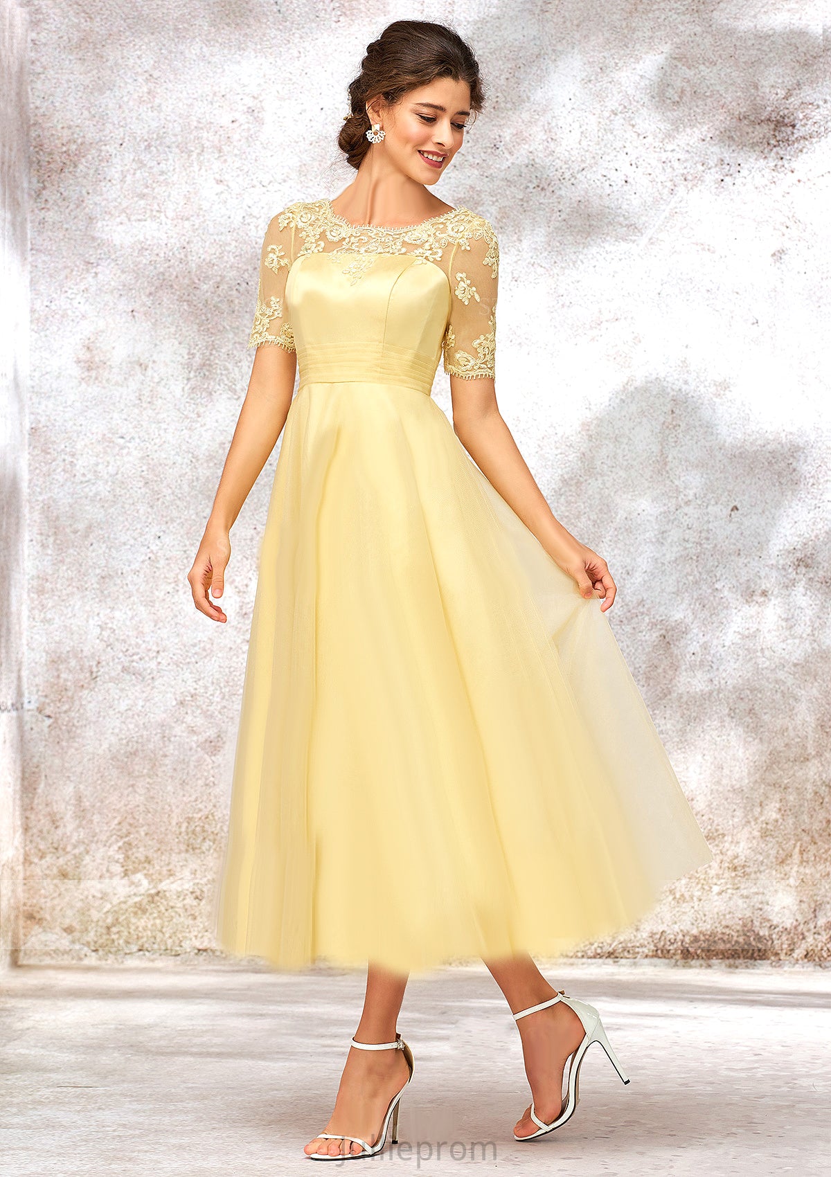 Short Sleeve A-line/Princess Tulle Bateau Bridesmaid Dresses With Lace Appliqued Lois DQP0025351